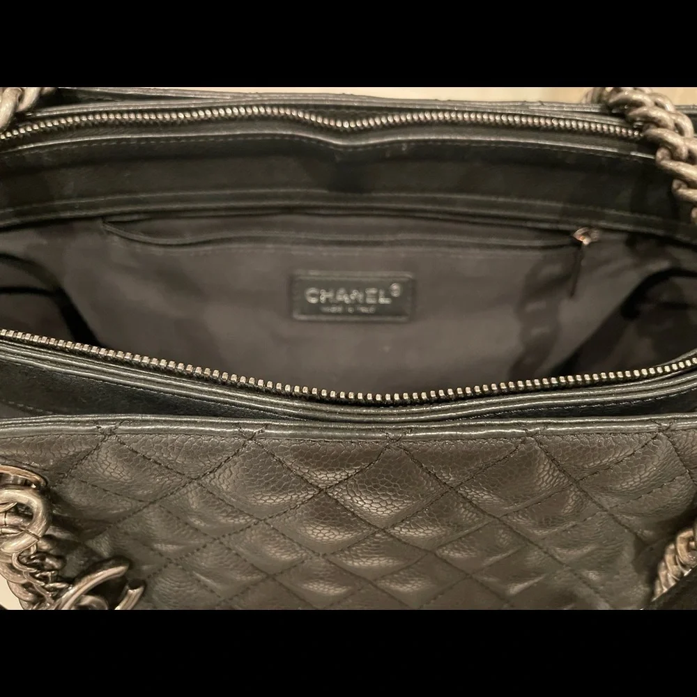 CHANEL QUILTED CC CHAIN MEDALLION BLACK CAVIAR SHOPPING TOTE - Picture 16 of 16